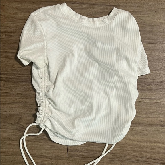 🦋 2/$15🦋 Zara White Side Cinched Ribbed Cropped Tee - Picture 3 of 4